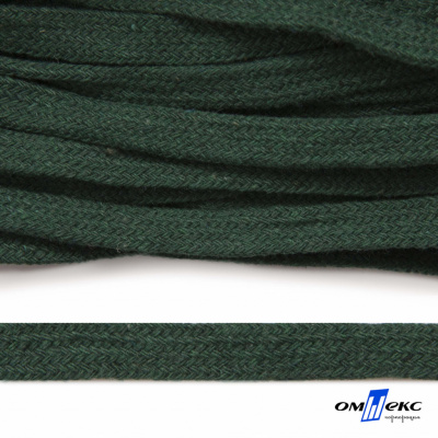 Шнур плетеный d-8 мм плоский, 70% хлопок 30% полиэстер, уп.85+/-1 м, цв.1016-т.зеленый - купить в Нижнекамске. Цена: 742.50 руб.